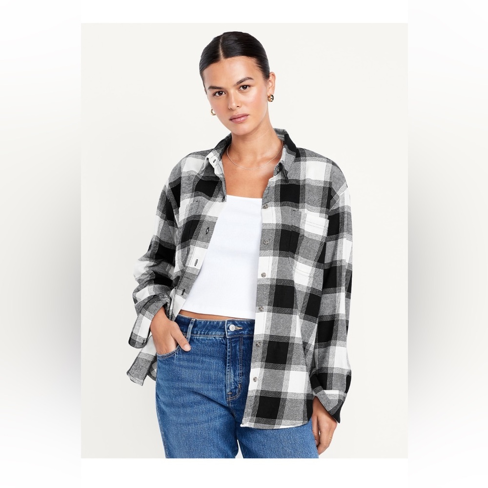 NWT Women’s Old Navy The Boyfriend Black and White Plaid Button-Up Shirt Medium